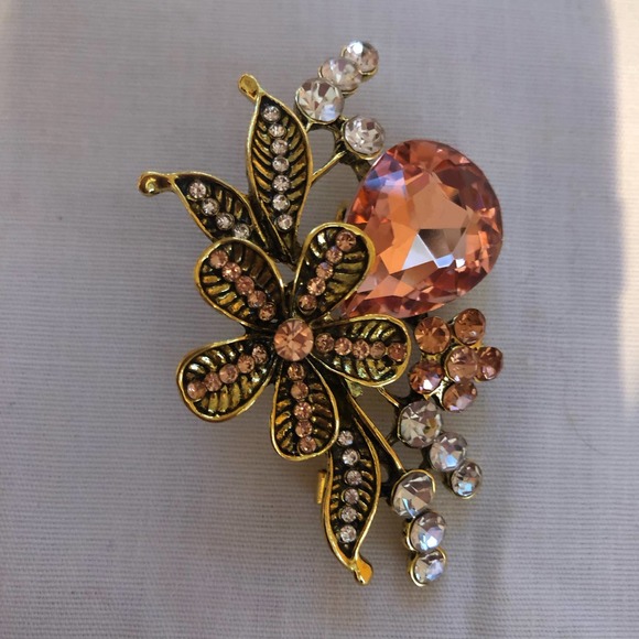 Vintage Style Retro Floral Brooch Pin Peach Clear Rhinestones - Picture 4 of 7